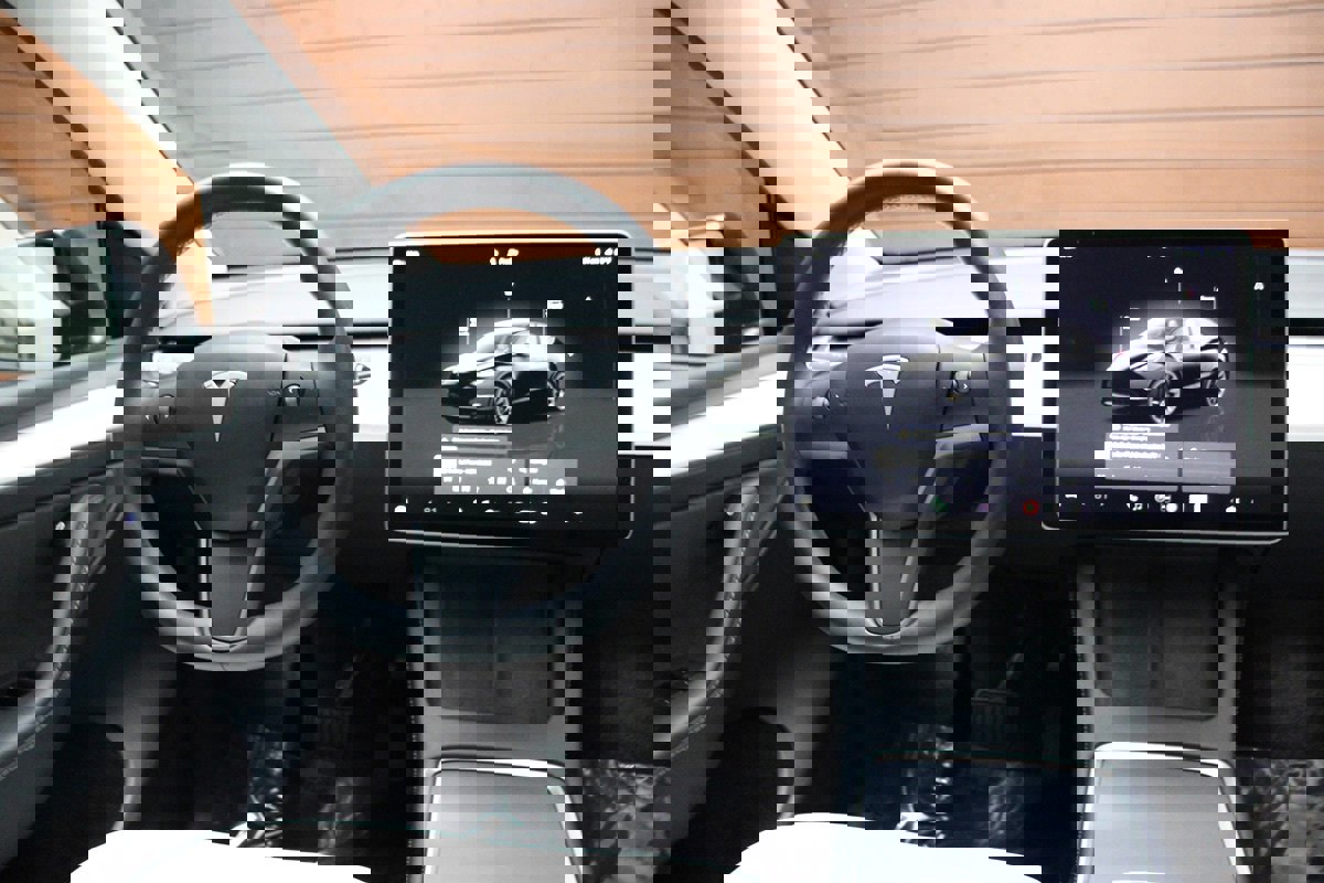 Used 2023 Tesla Model Y Long Range image 24