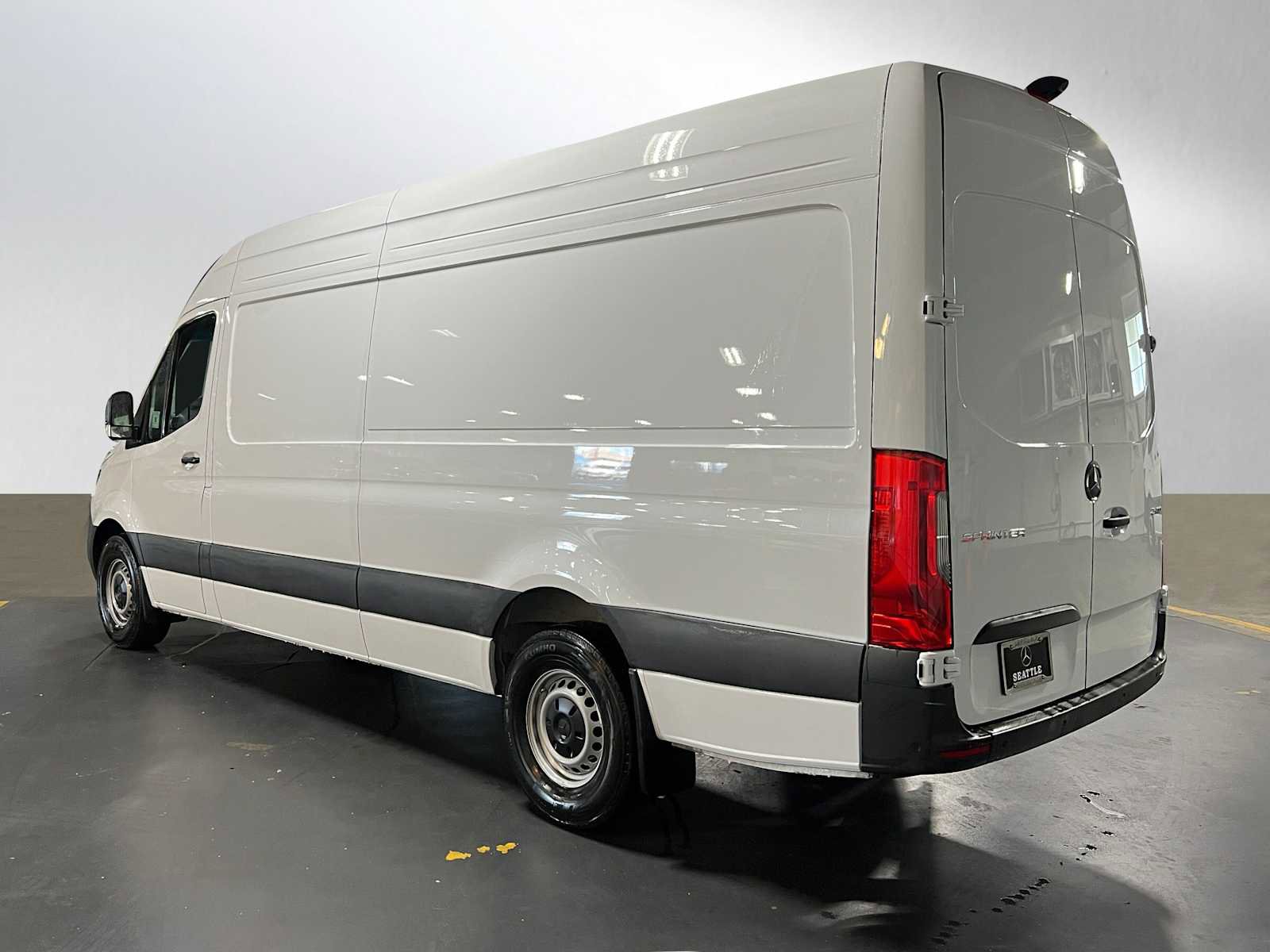 Used 2025 Mercedes-Benz Sprinter 2500 image 5