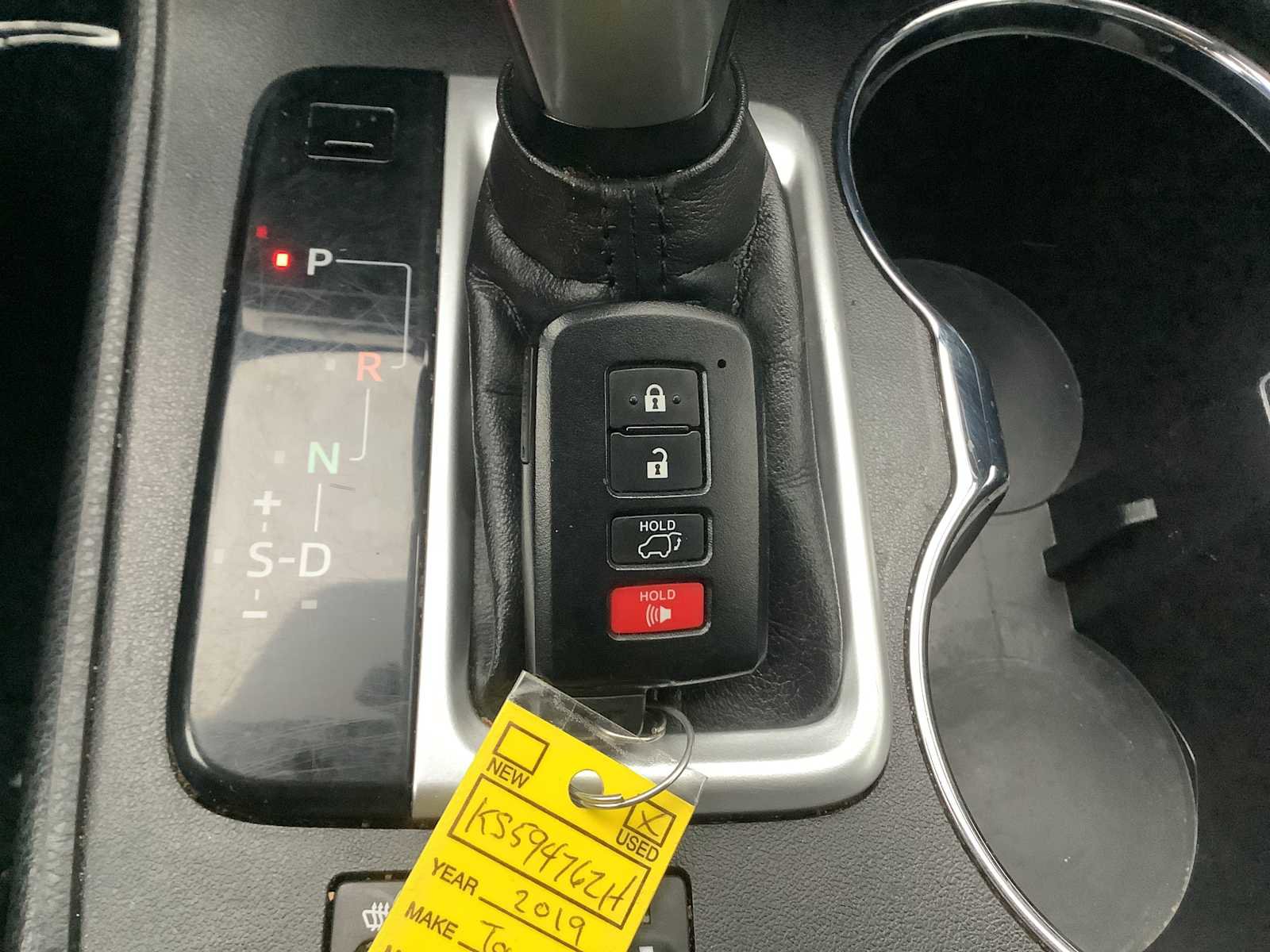 Used 2019 Toyota Highlander XLE AWD/4WD image 19