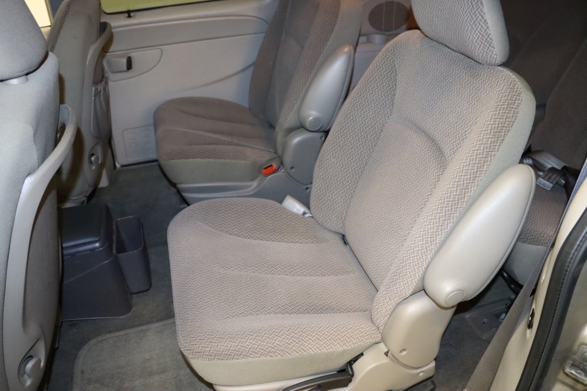 Used 2007 Dodge Caravan SXT w/ Popular Equipment Group I FWD image 6