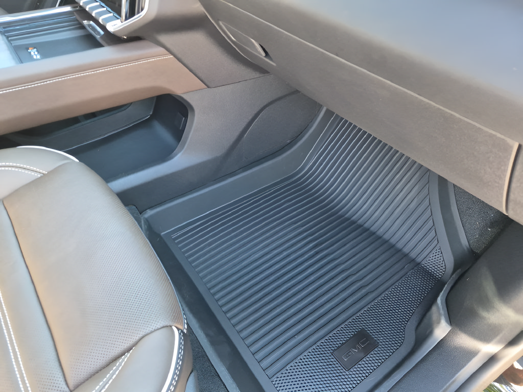 New 2027 GMC Acadia Denali Ultimate w/ LPO, Floor Liner Package AWD/4WD image 39