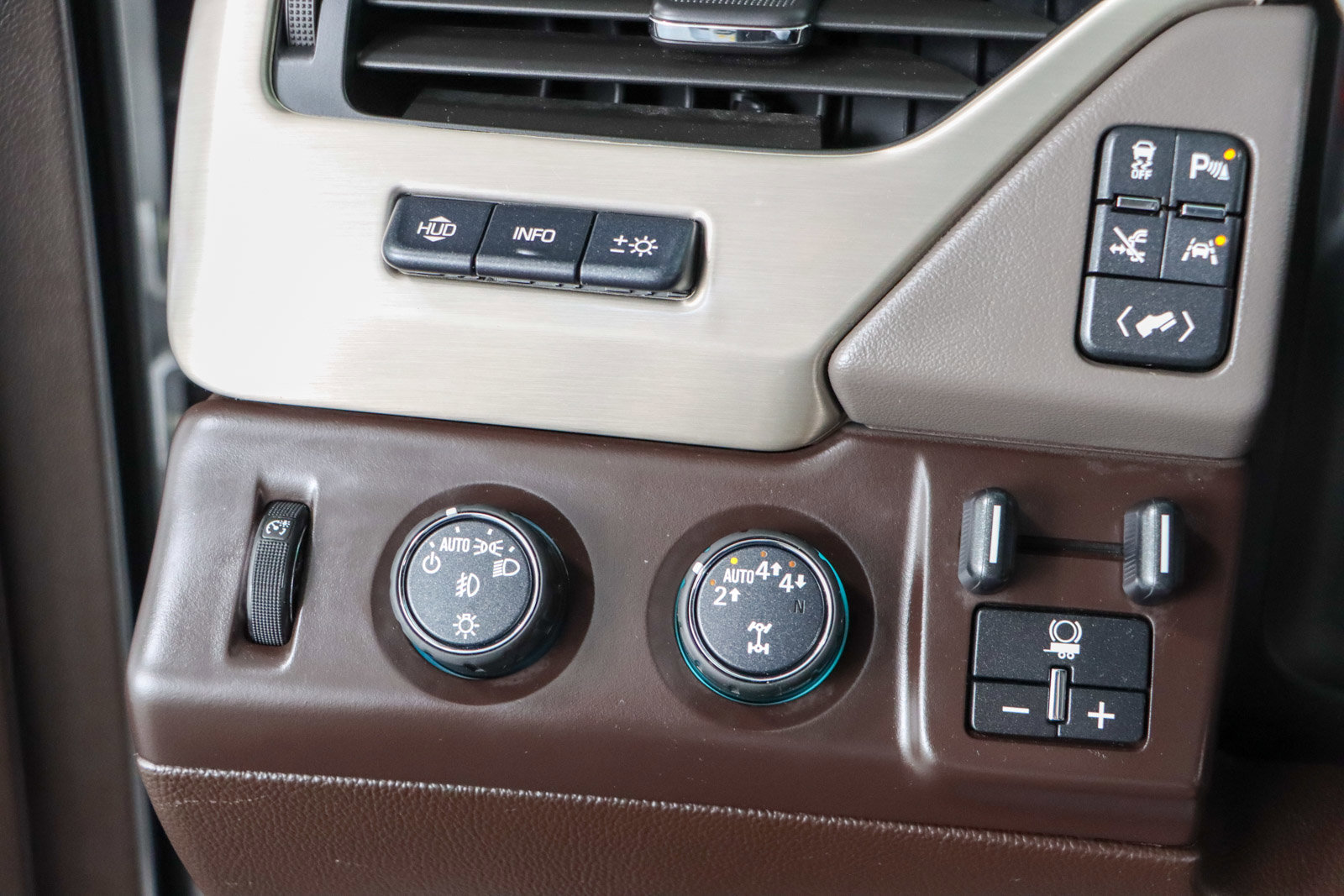 Used 2018 GMC Yukon Denali w/ Denali Ultimate Package image 25