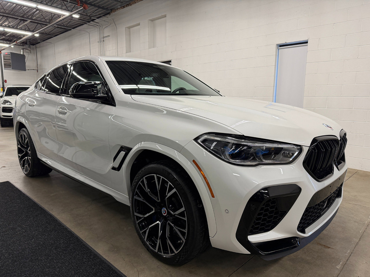 Used 2023 BMW X6 M Competition image 3