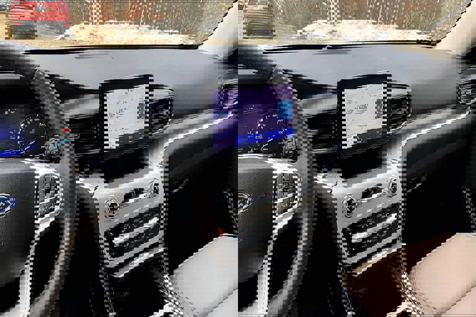 Used 2023 Ford Explorer XLT w/ Equipment Group 202A image 7