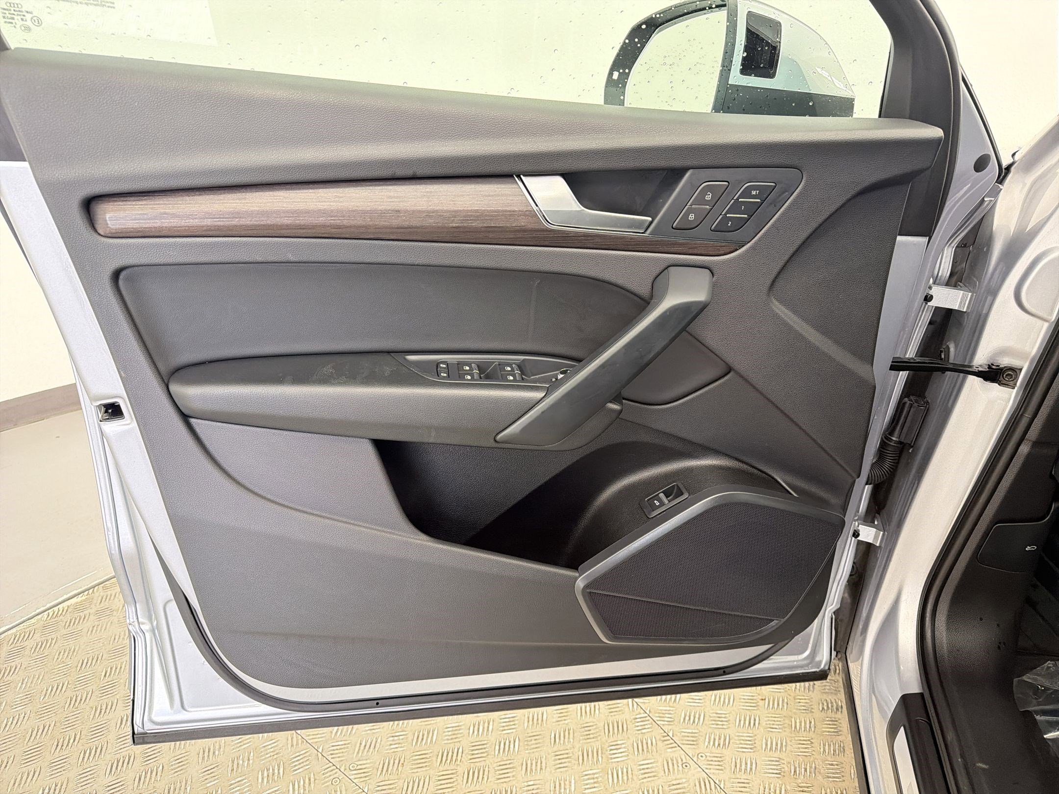 Used 2023 Audi Q5 Premium w/ Convenience Package image 12