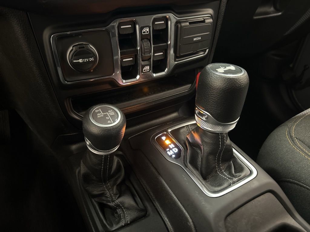 Used 2025 Jeep Wrangler Unlimited Sahara image 23