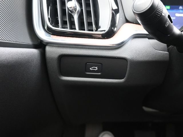 Used 2025 Volvo S60 B5 Plus image 28