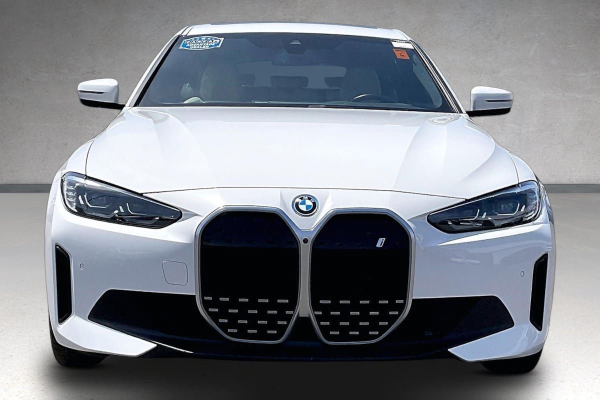 Used 2023 BMW i4 eDrive40 w/ Premium Package RWD image 3