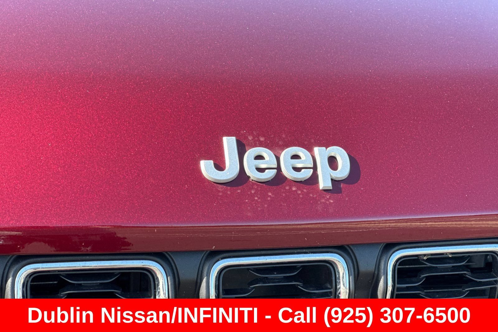 Used 2025 Jeep Grand Cherokee Laredo X w/ Luxury Tech Group I RWD image 48