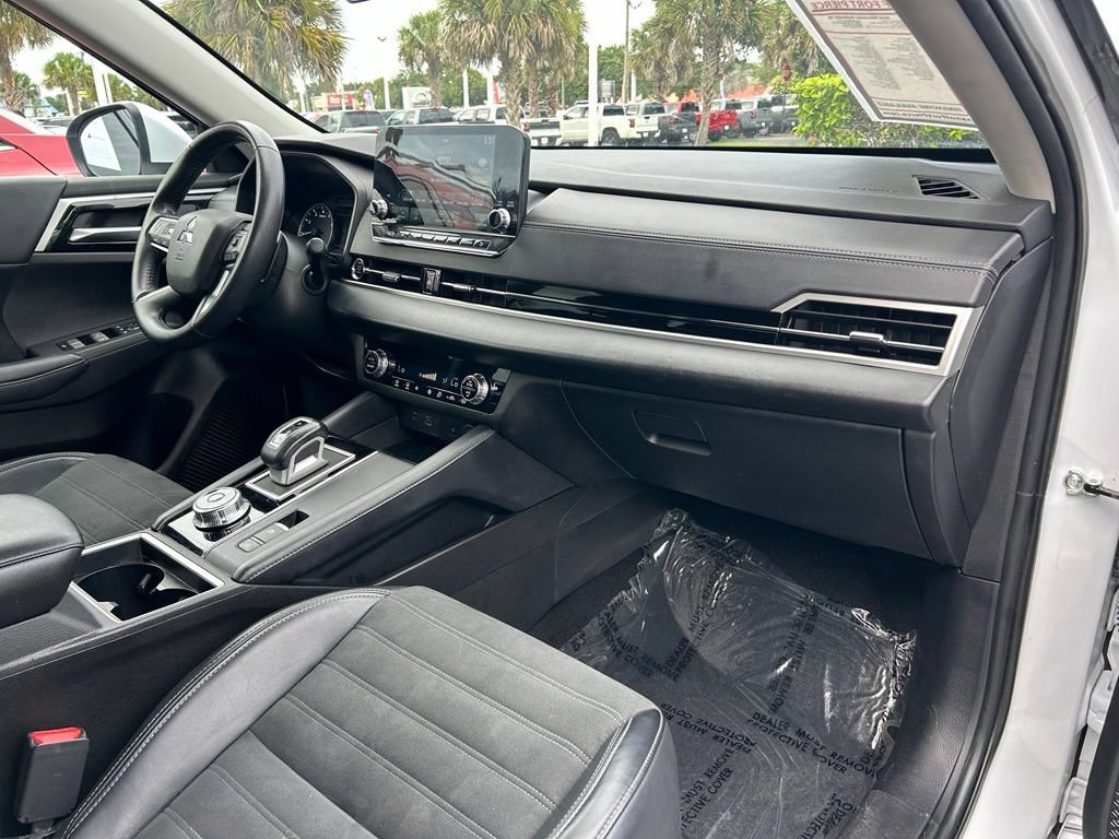 Used 2024 Mitsubishi Outlander SE AWD/4WD image 40