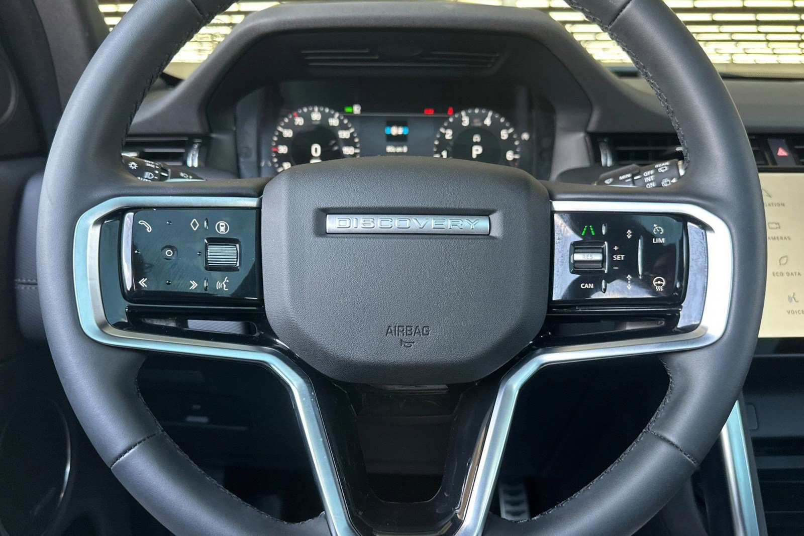 Certified 2025 Land Rover Discovery Sport Dynamic SE AWD/4WD image 17
