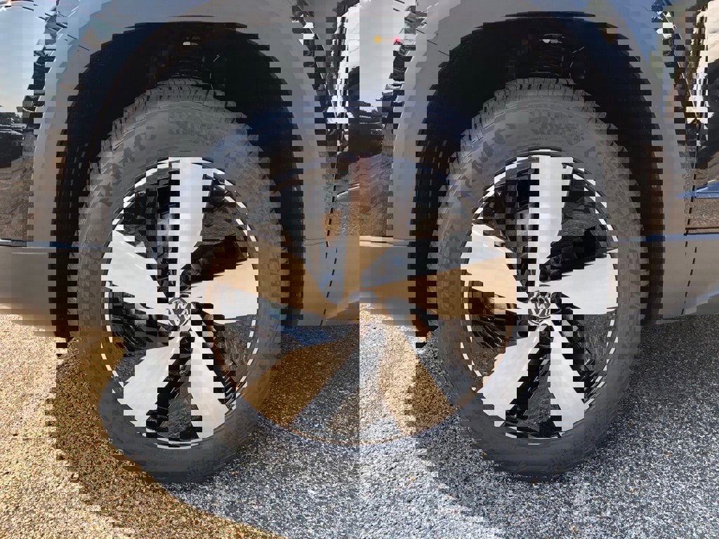 New 2025 Volkswagen Taos S image 9