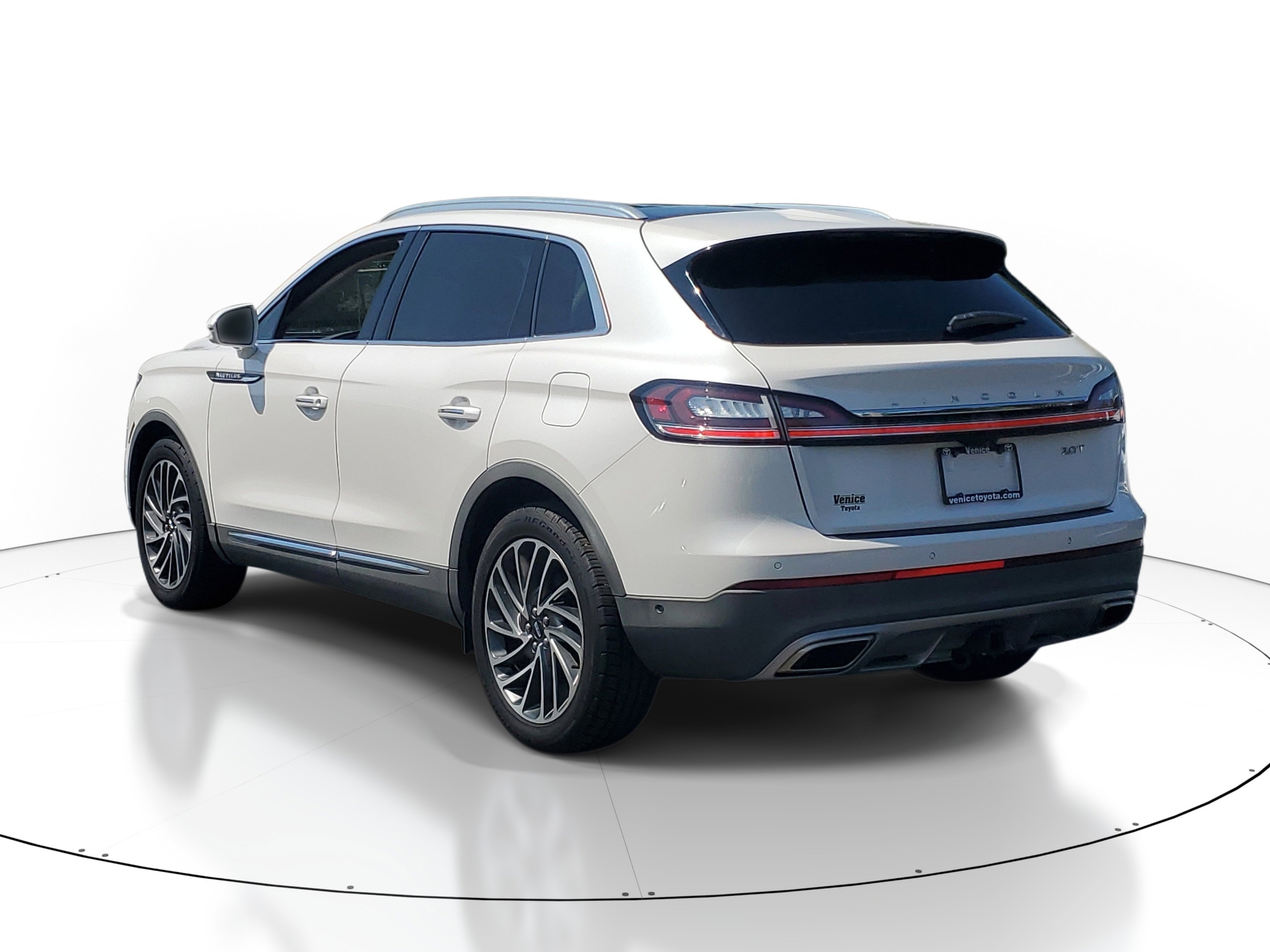 Used 2019 Lincoln Nautilus Reserve FWD image 4