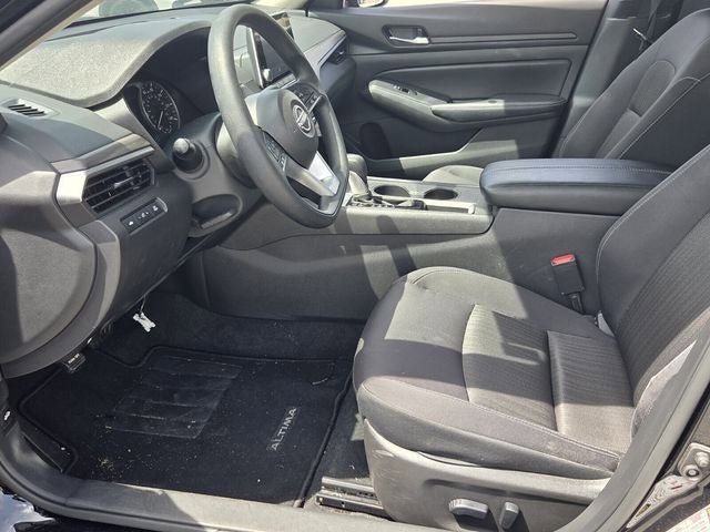 Used 2025 Nissan Altima 2.5 SV FWD image 11