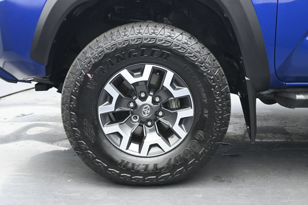 Used 2023 Toyota Tacoma TRD Off-Road w/ Black Out Package (TMS) AWD/4WD image 22