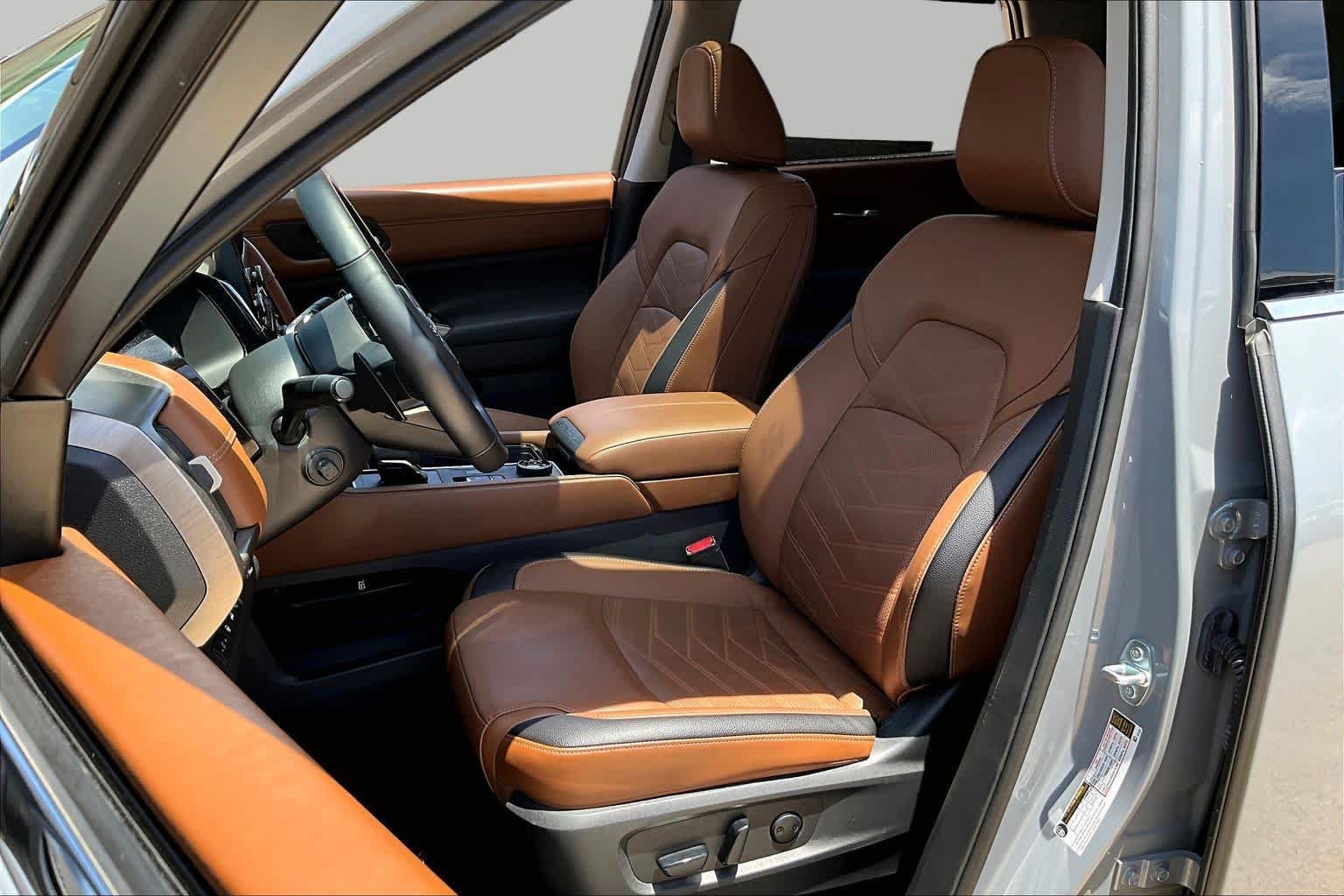 Certified 2025 Nissan Pathfinder Platinum AWD/4WD image 8