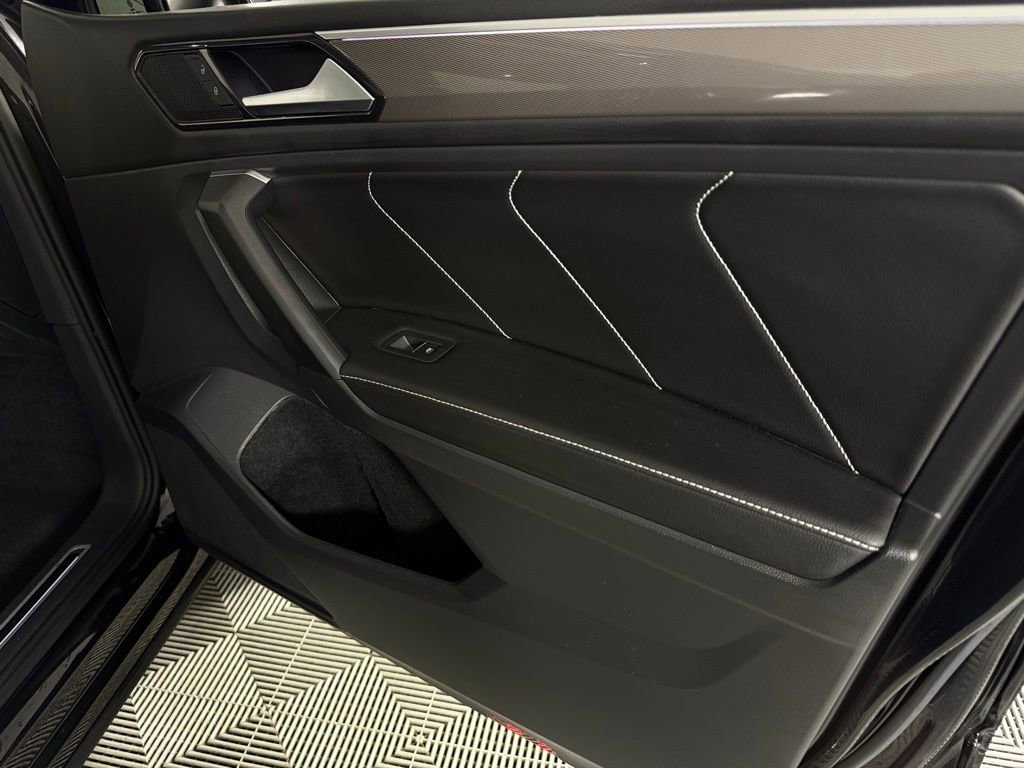 Used 2022 Volkswagen Tiguan SE R-Line image 32