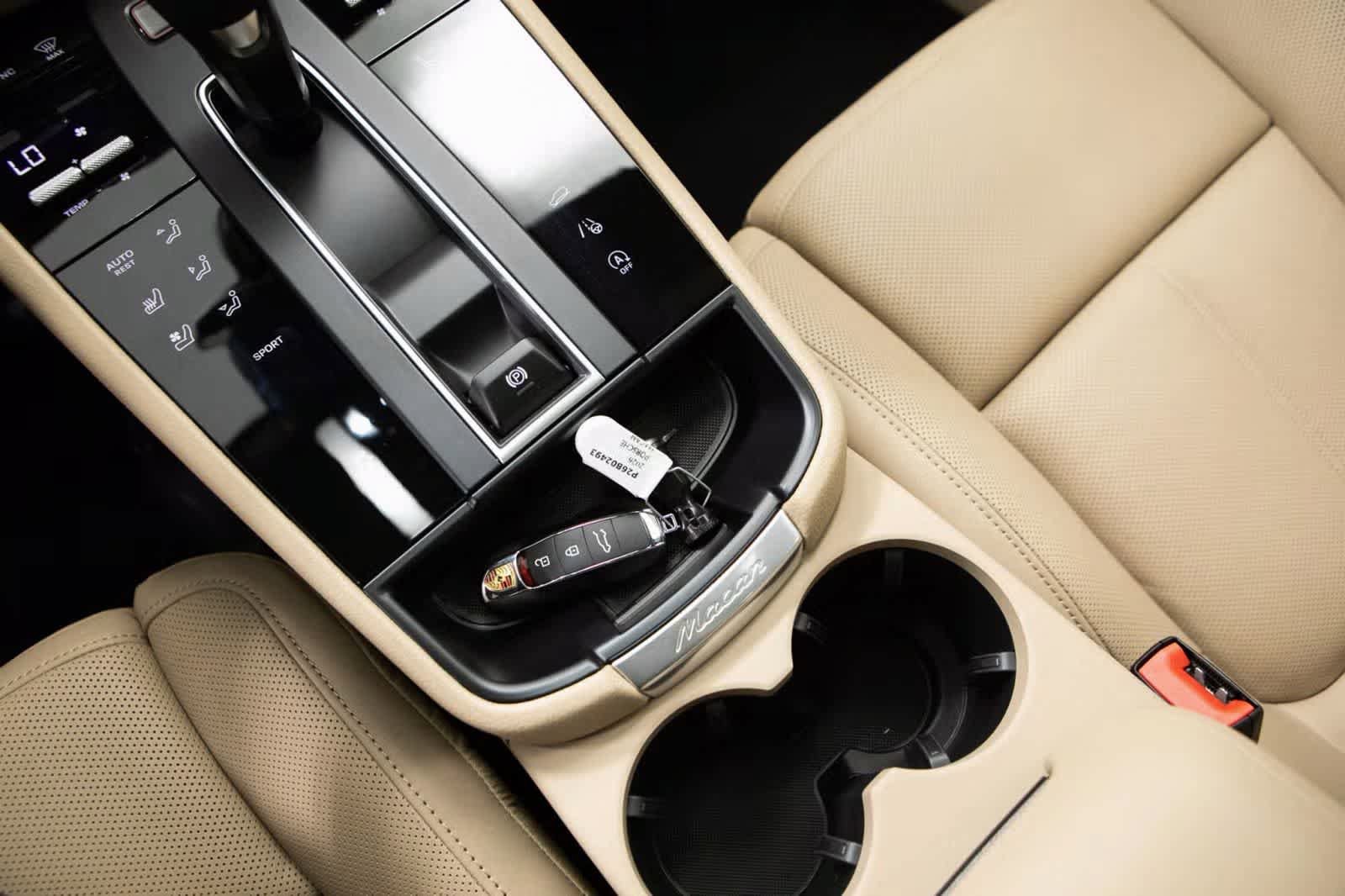 Certified 2026 Porsche Macan AWD/4WD image 30