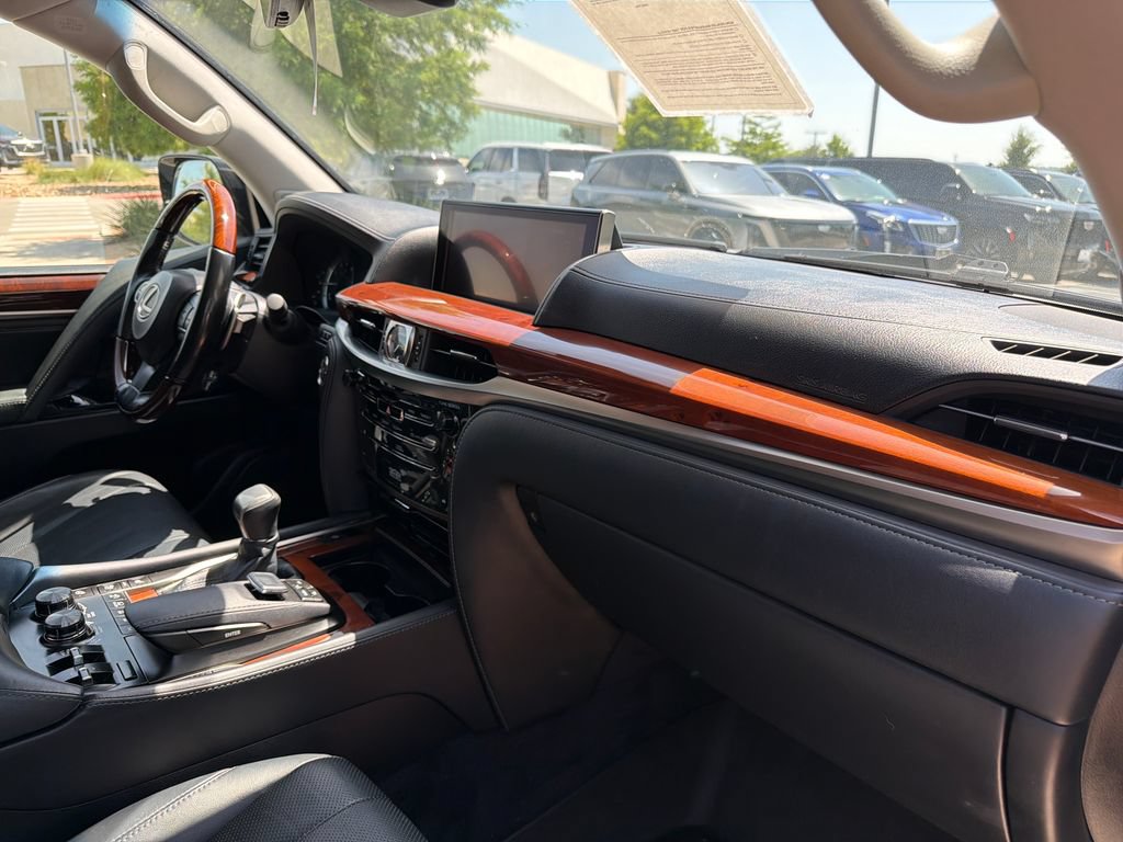 Used 2017 Lexus LX 570 4WD w/ Luxury Package image 42
