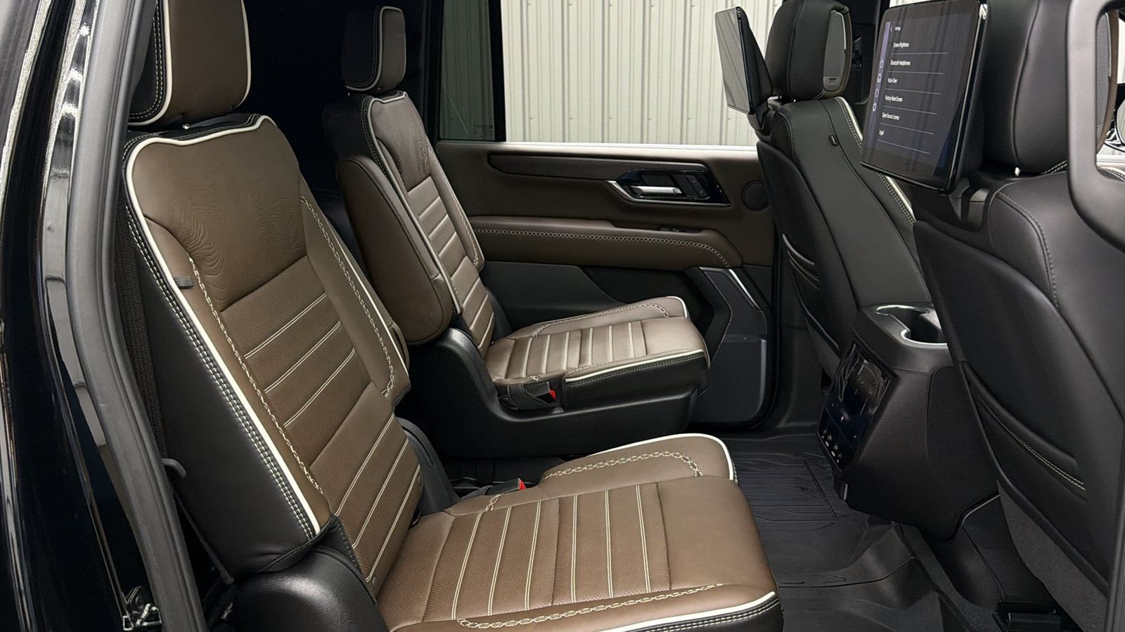 Used 2026 GMC Yukon XL Denali Ultimate w/ LPO, Floor Liner Package AWD/4WD image 38