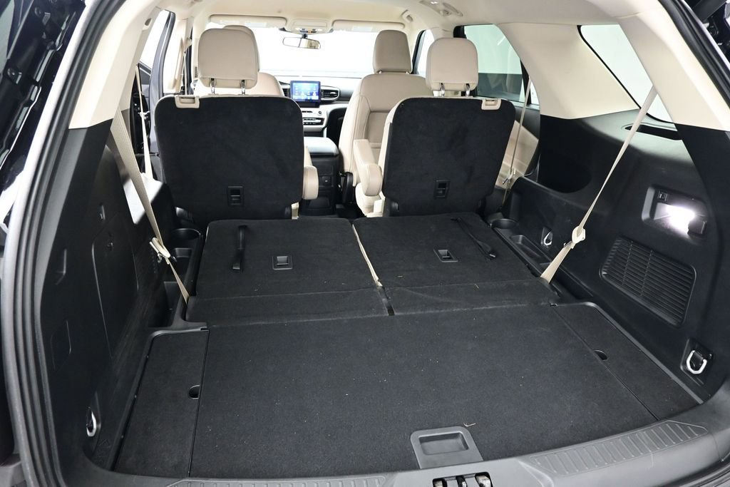 Used 2024 Ford Explorer XLT w/ Equipment Group 202A RWD image 10