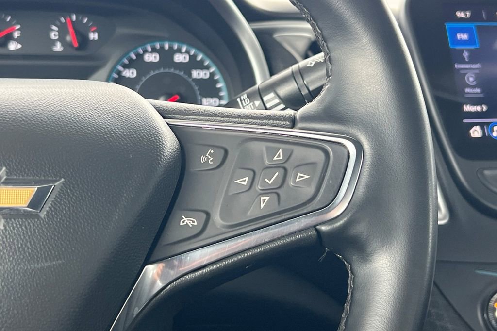 Used 2025 Chevrolet Malibu RS FWD image 32
