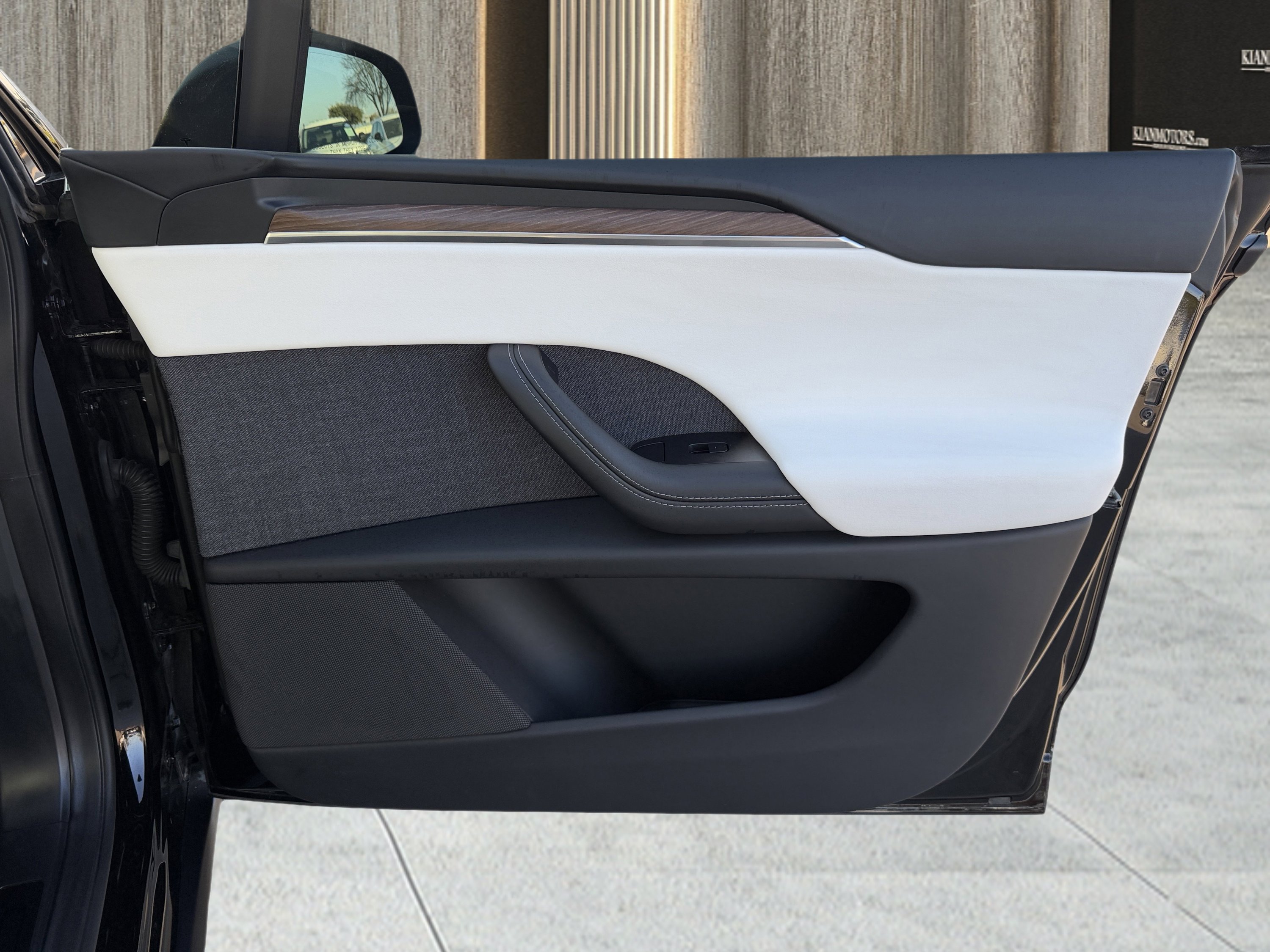 Used 2022 Tesla Model X image 99