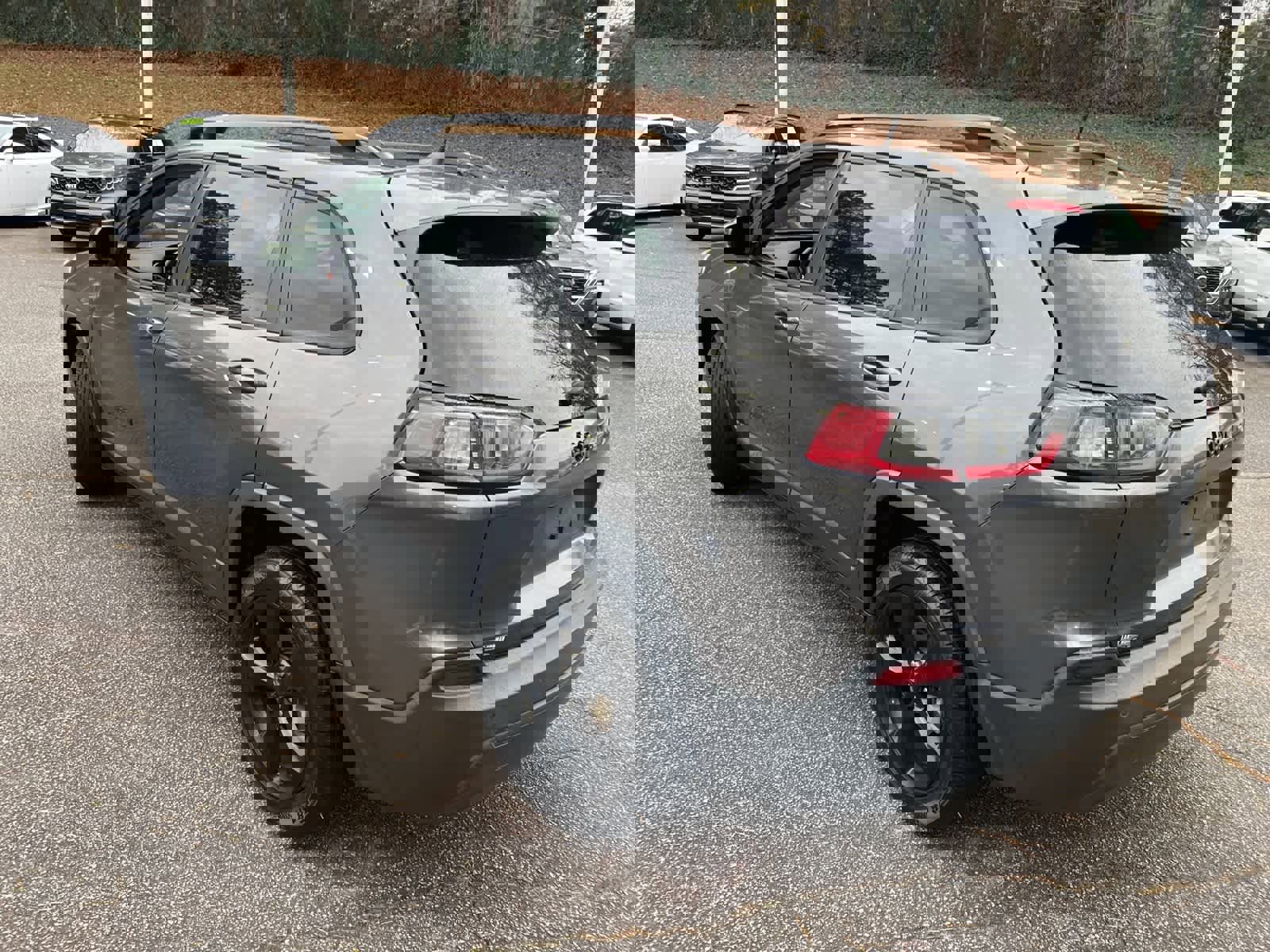 Used 2019 Jeep Cherokee Latitude Plus image 7