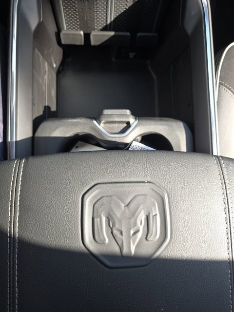 Used 2025 RAM 2500 Laramie AWD/4WD image 24