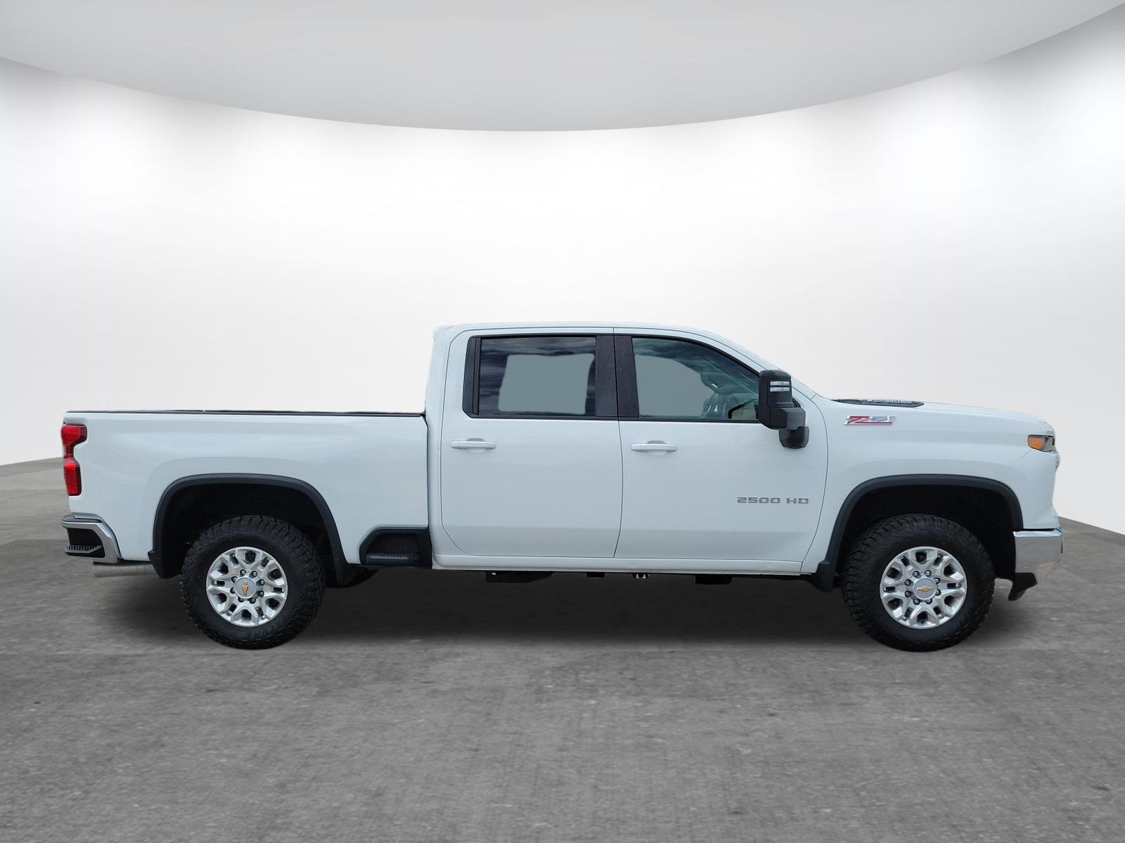 Used 2024 Chevrolet Silverado 2500 LT AWD/4WD image 4