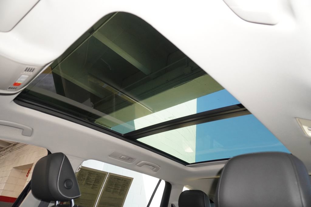 Used 2023 Volkswagen Tiguan SE image 22