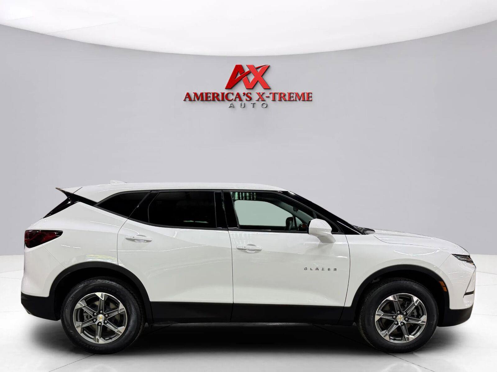 Used 2024 Chevrolet Blazer LT FWD image 9