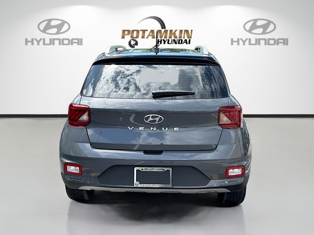 Used 2023 Hyundai Venue Limited w/ Cargo Package FWD image 6