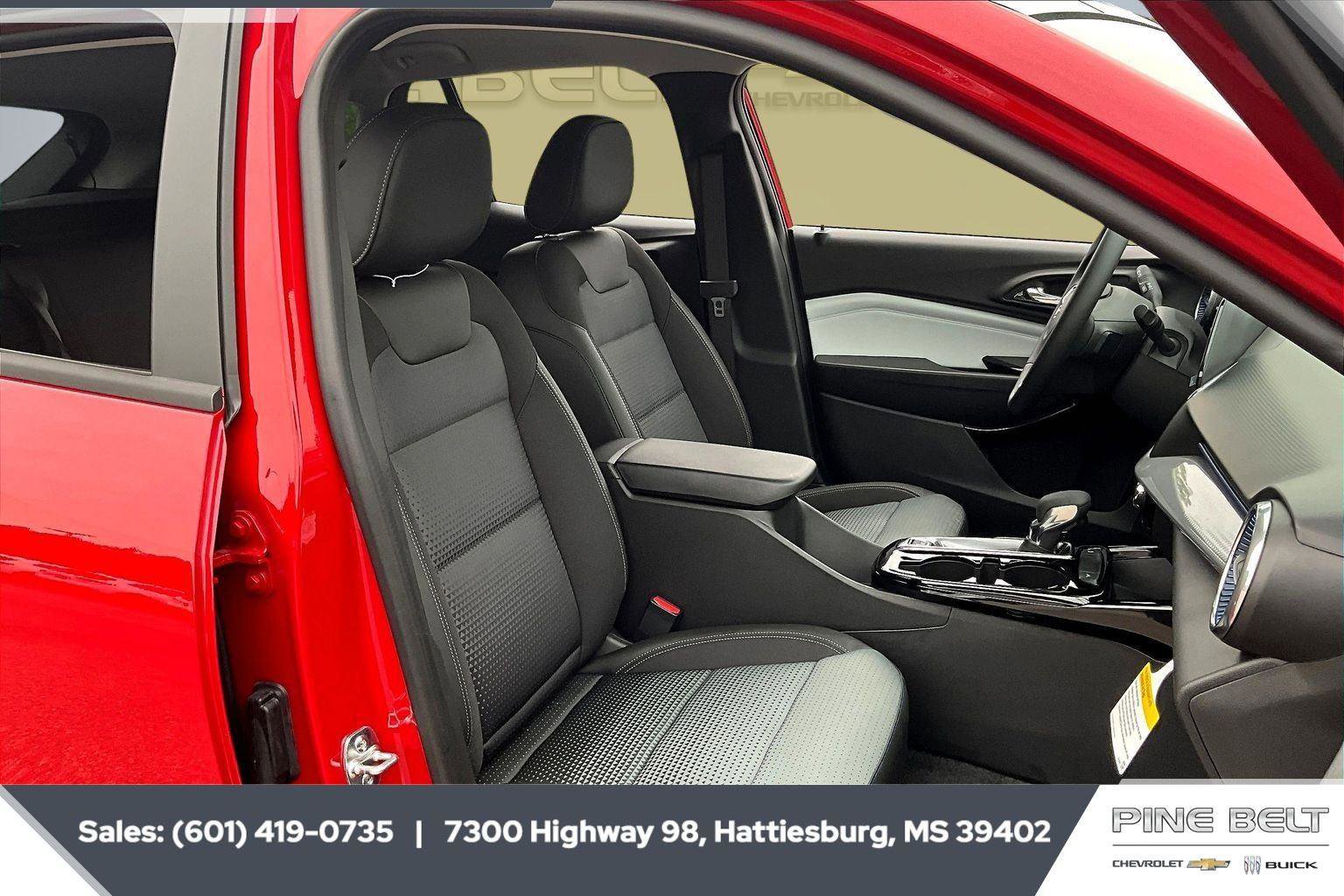 New 2026 Chevrolet Trax LT w/ LT Convenience Package FWD image 6