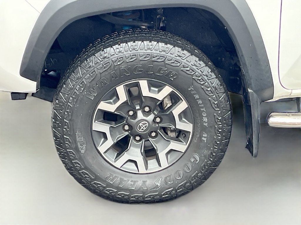 Used 2022 Toyota Tacoma TRD Off-Road w/ TRD Premium Off Road Package AWD/4WD image 29
