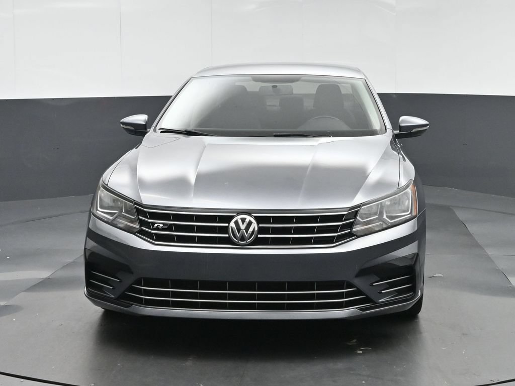 Used 2018 Volkswagen Passat 2.0T R-Line FWD image 2