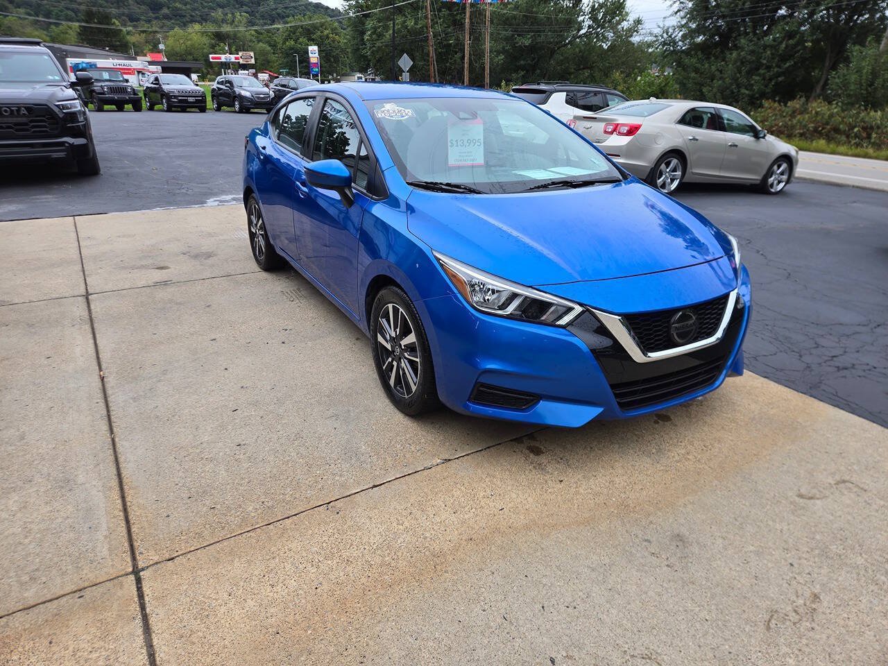 Used 2021 Nissan Versa SV FWD image 1