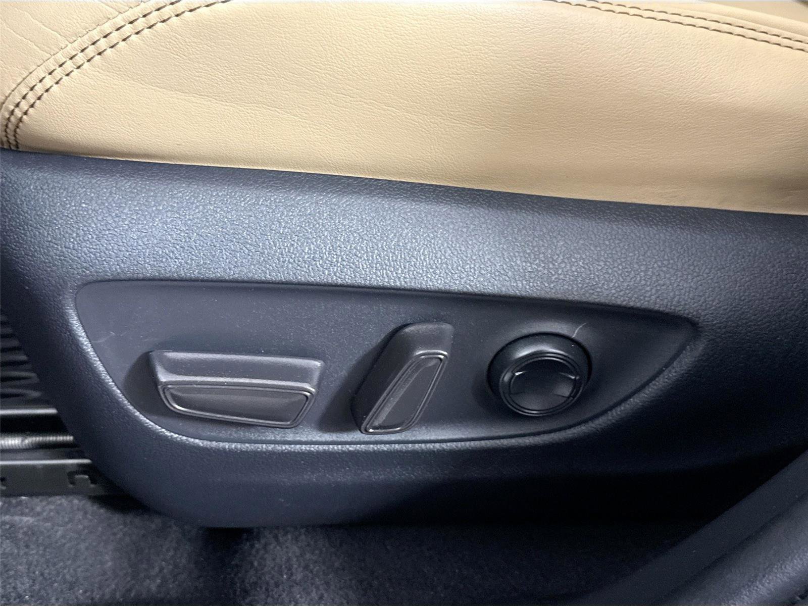 Used 2019 Toyota RAV4 Limited w/ Cold Weather Package image 33