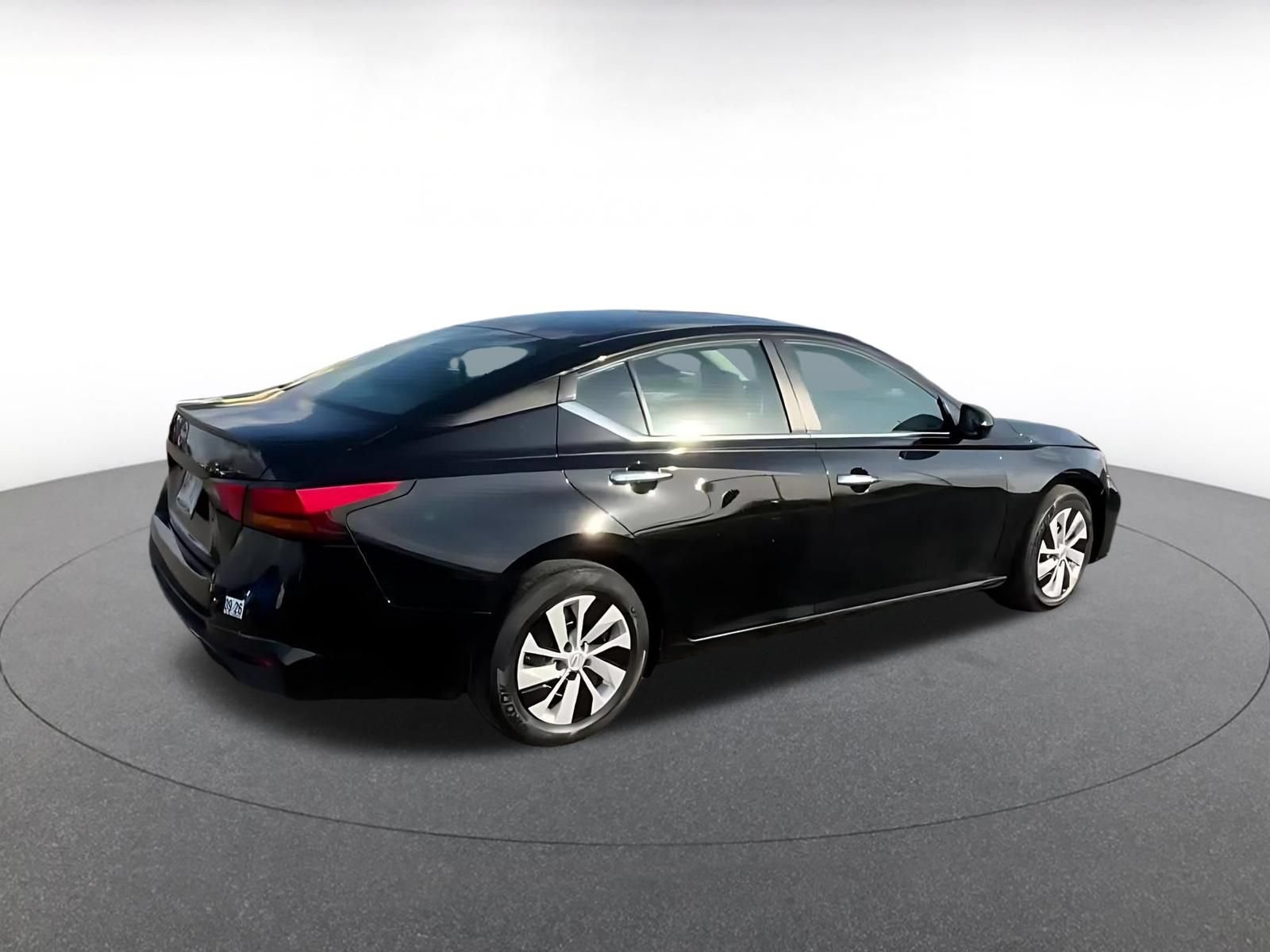 Used 2023 Nissan Altima 2.5 S FWD image 12