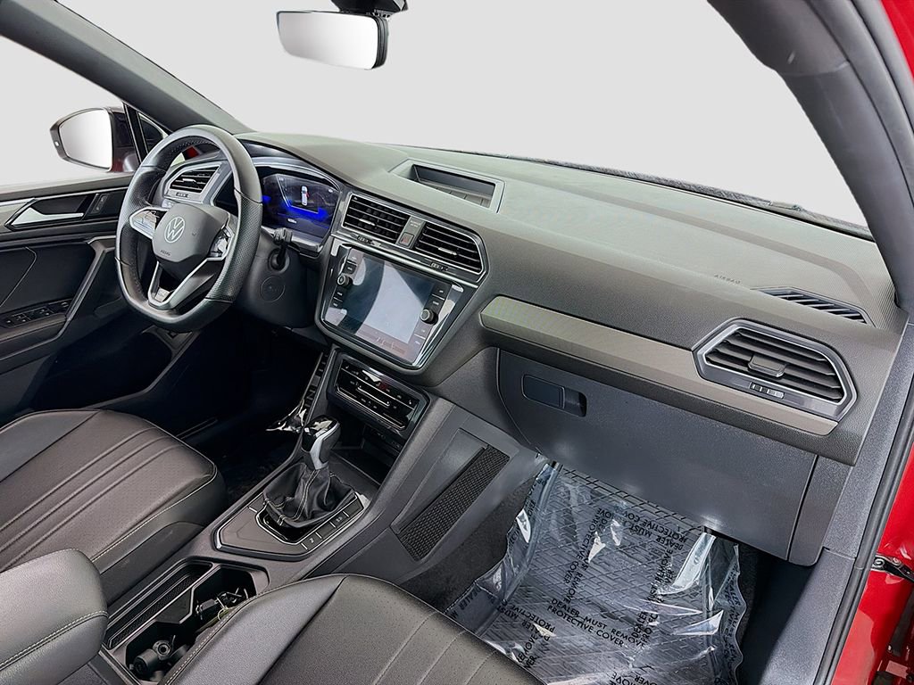 Used 2024 Volkswagen Tiguan SE R-Line image 21