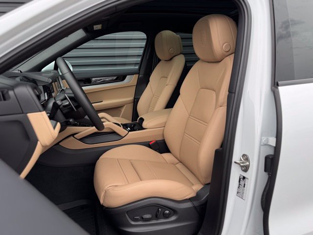 New 2026 Porsche Cayenne Coupe AWD/4WD image 5