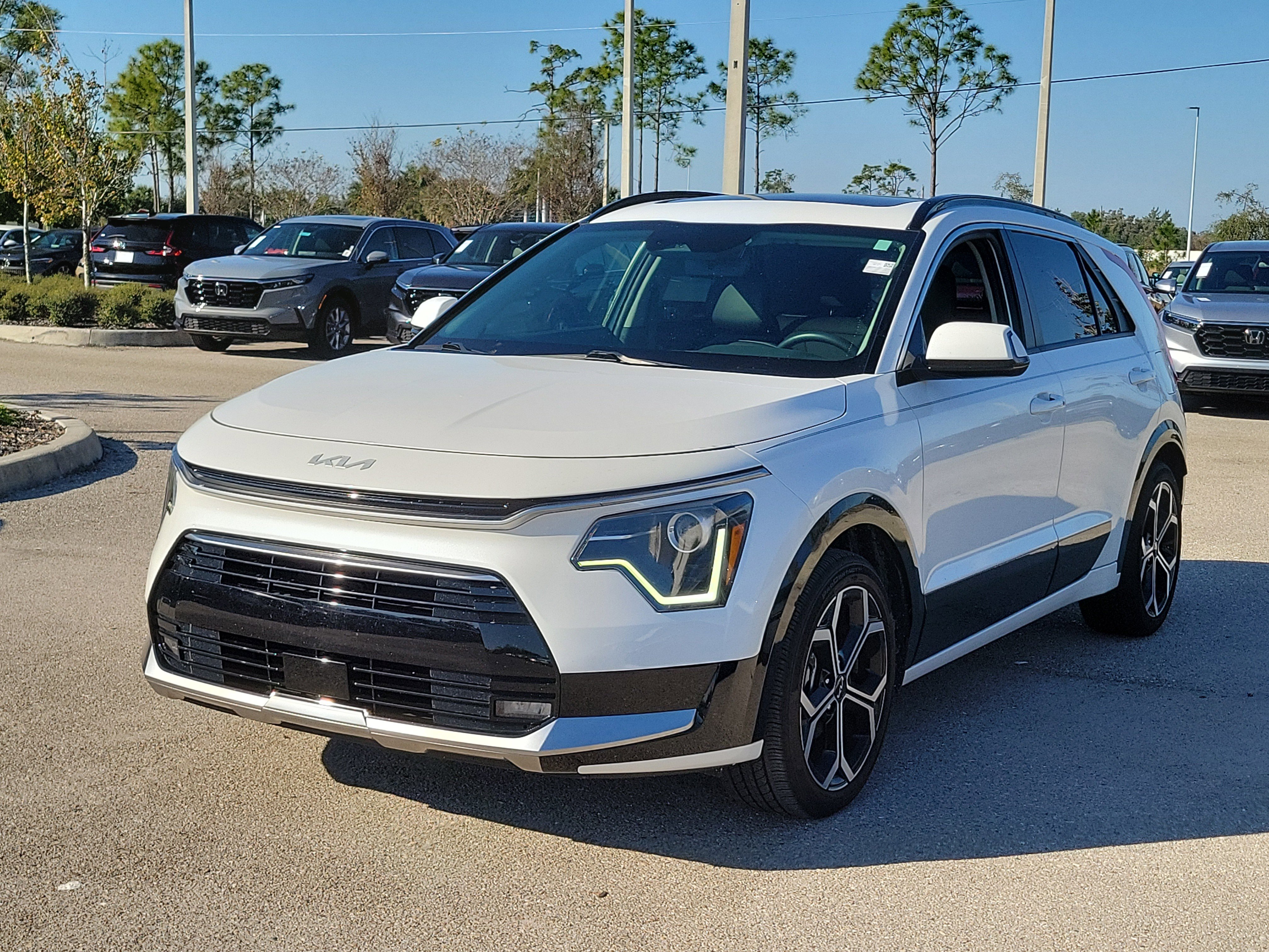 Used 2023 Kia Niro EX Touring image 7