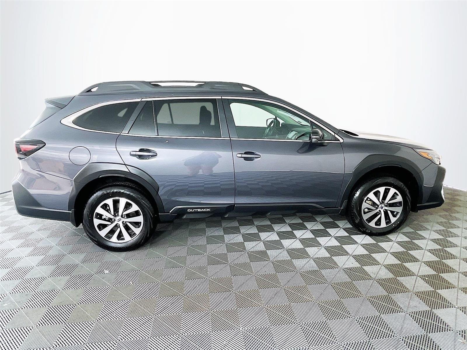 Certified 2025 Subaru Outback Premium AWD/4WD image 11
