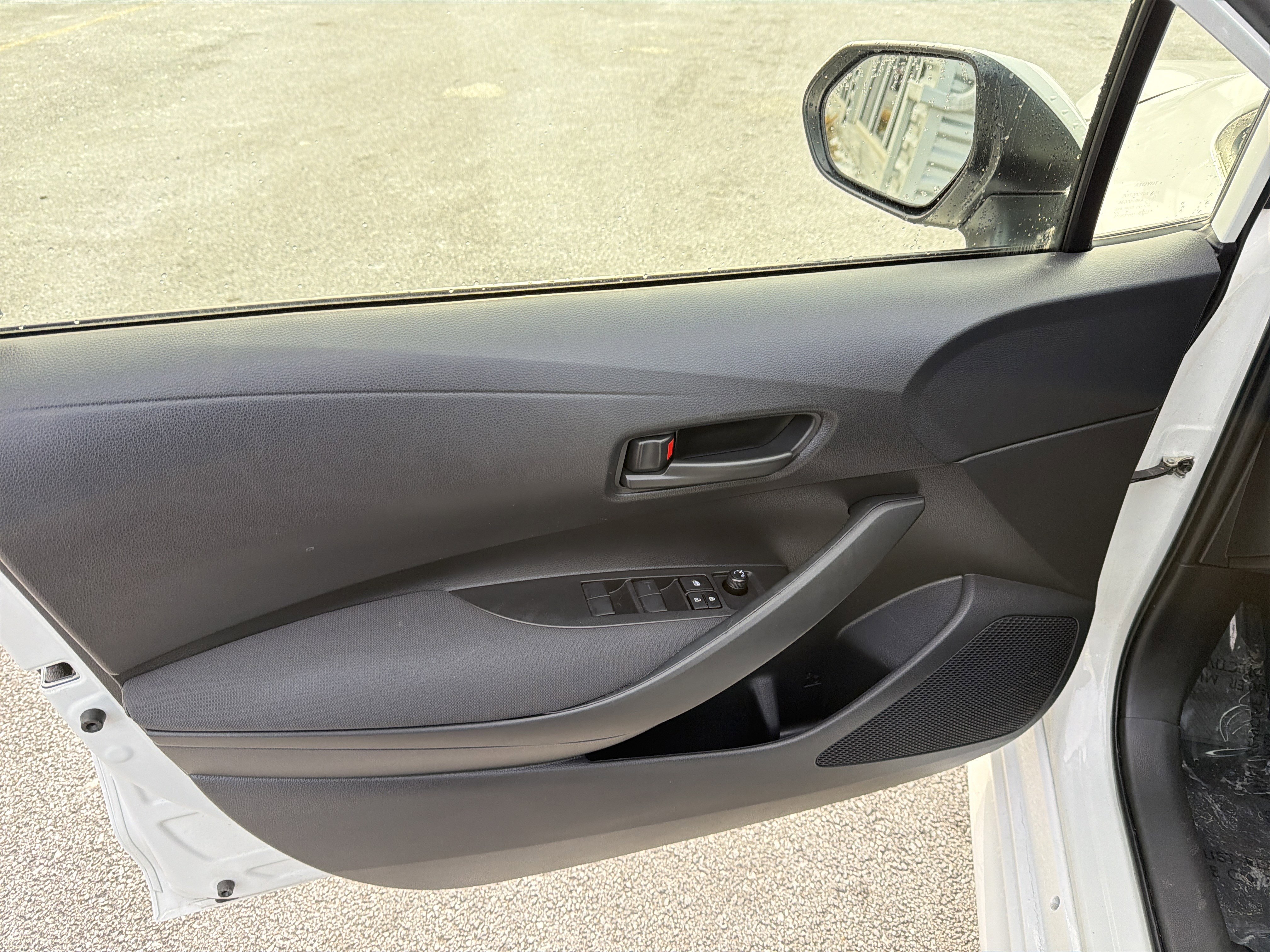 Used 2022 Toyota Corolla LE image 14