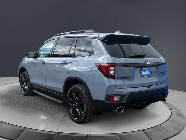Used 2025 Honda Passport Black Edition image 3
