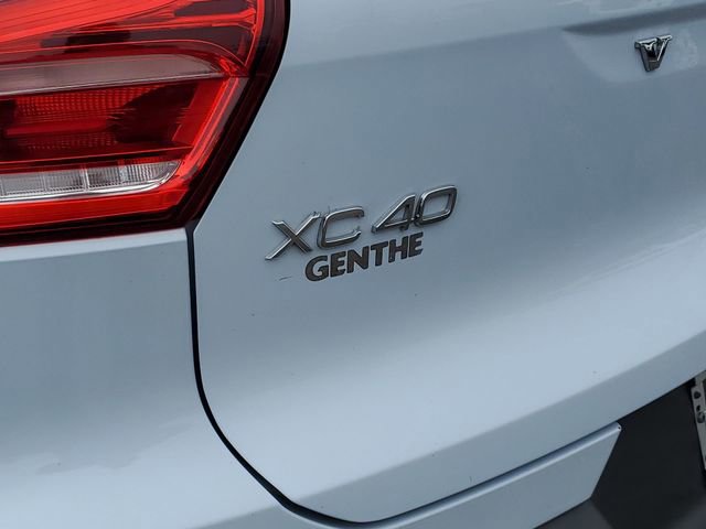 Used 2025 Volvo XC40 B5 Core image 30