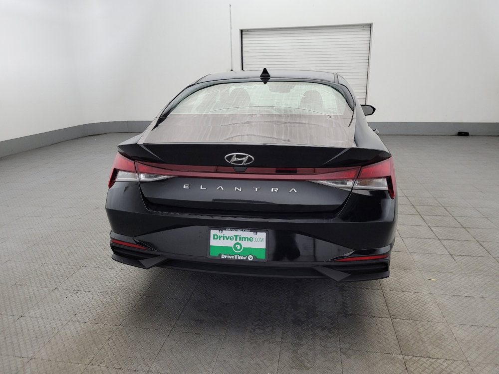 Used 2022 Hyundai Elantra SE w/ Preferred Accessory Package image 7