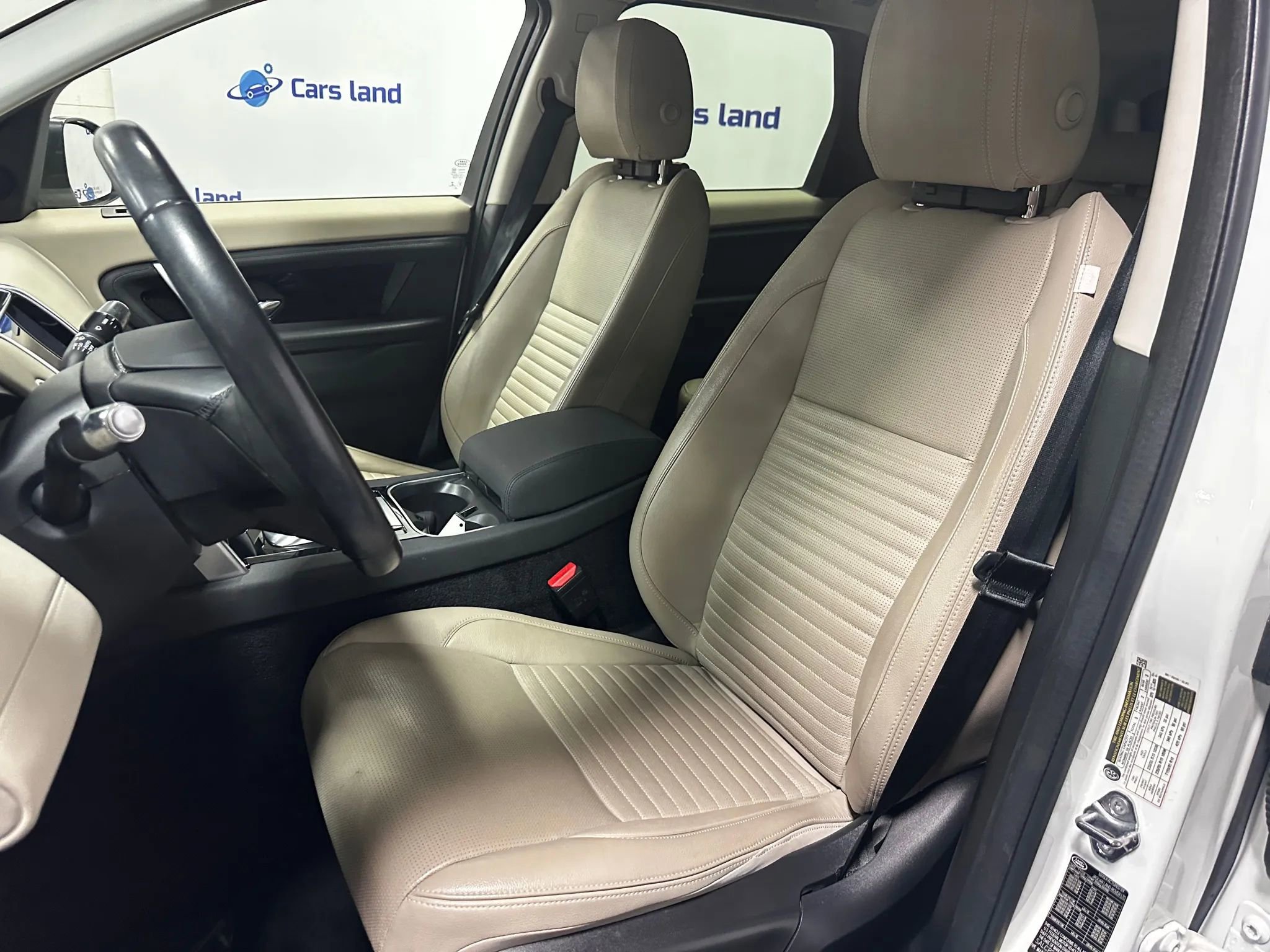 Used 2021 Land Rover Discovery Sport SE image 11