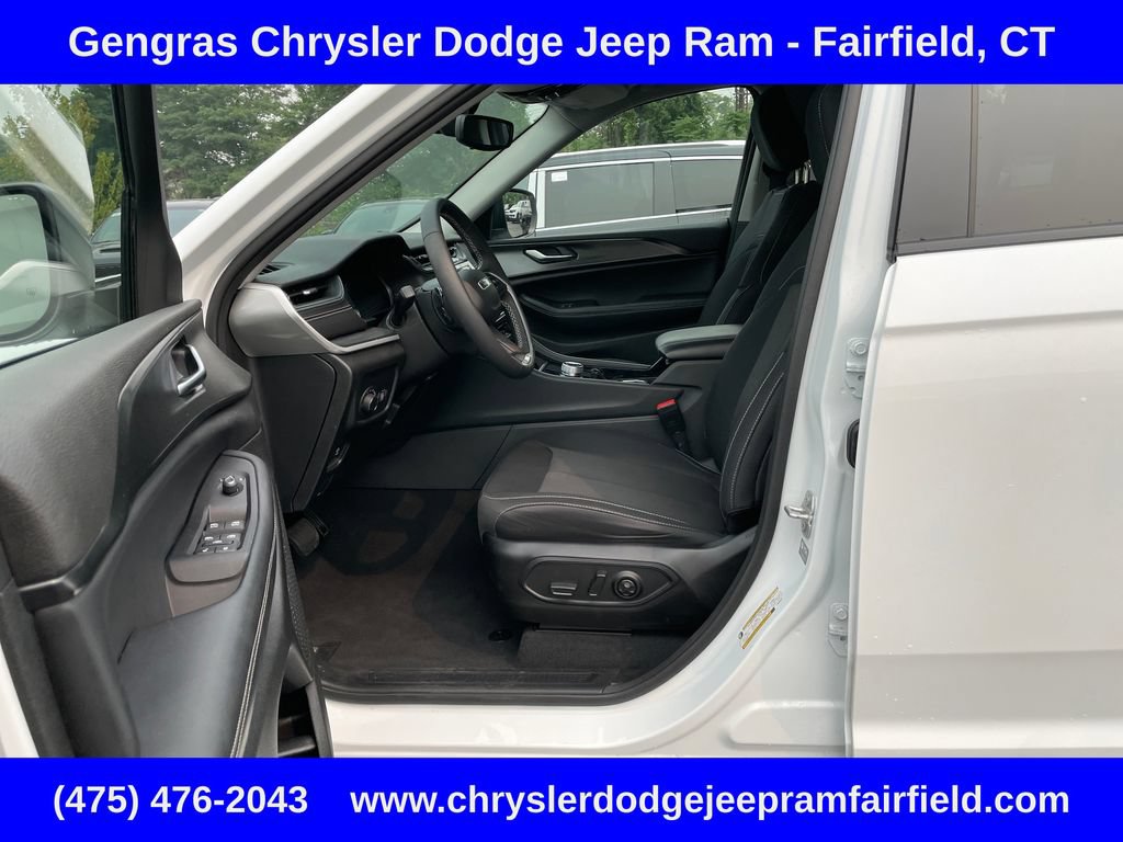 Certified 2023 Jeep Grand Cherokee Laredo X AWD/4WD image 44