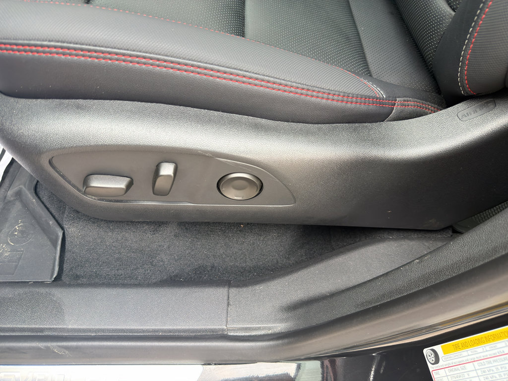 Used 2025 Chevrolet Traverse RS FWD image 21